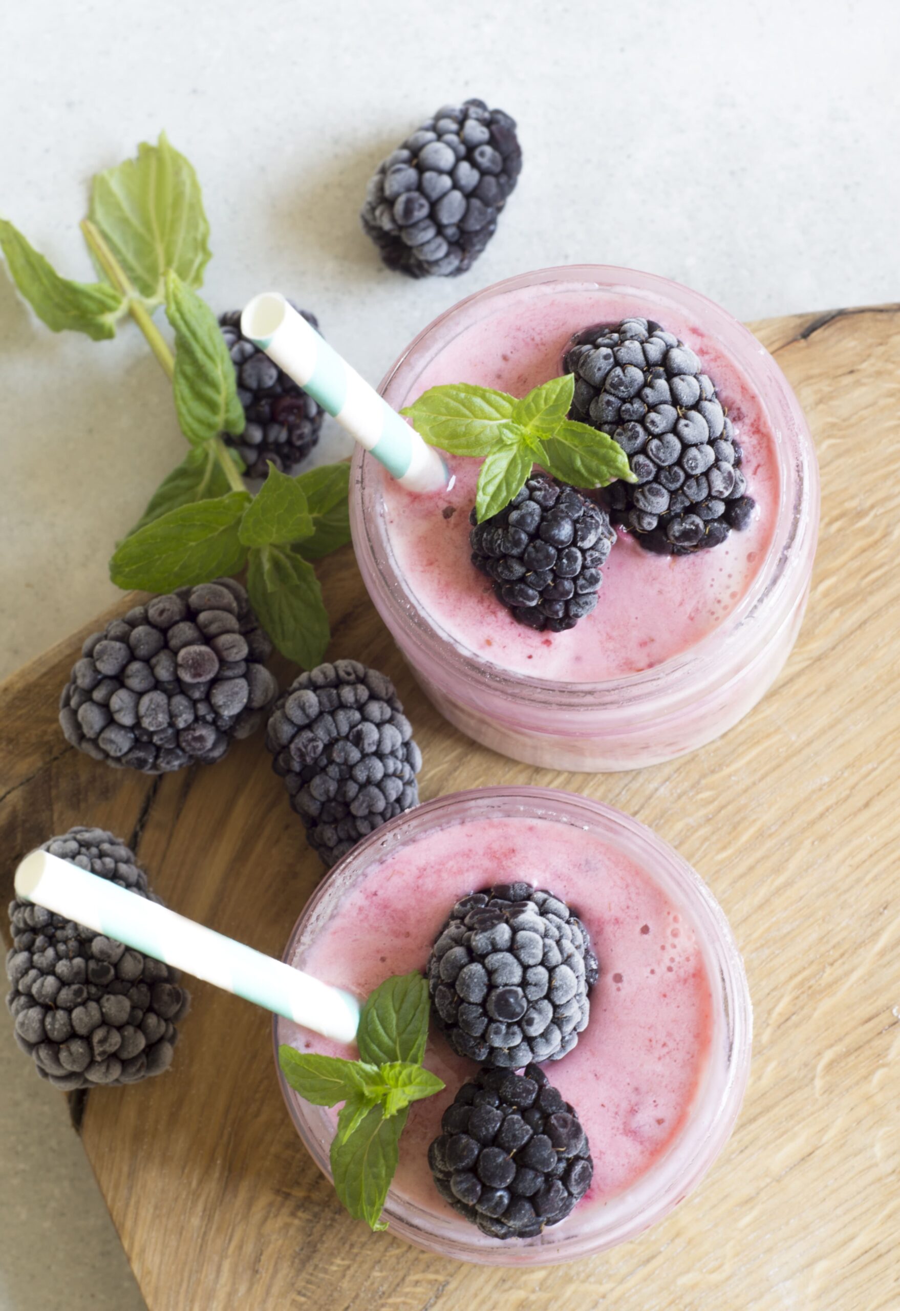 kratom smoothie blackberries cradum mitra